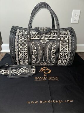 Banda Bags Hitam Weekender Bag